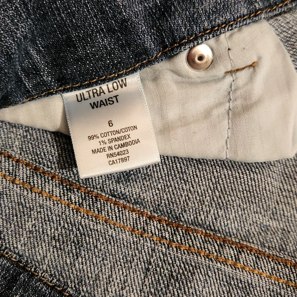 Old Navy Bermuda shorts, Size 6. - Picture 3 of 4